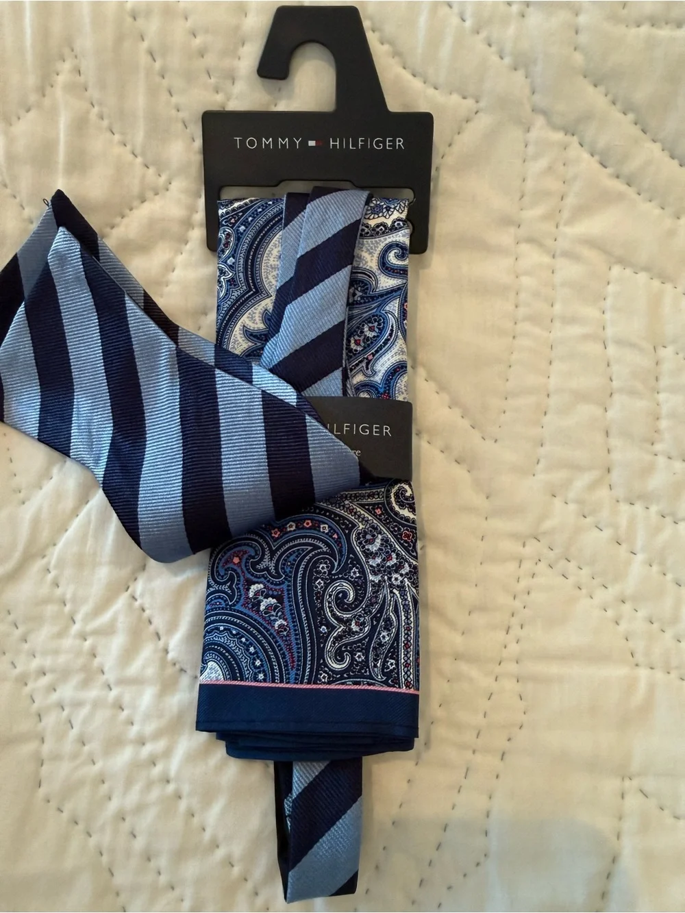 Tommy Hilfiger Silk Bow tie and pocket square